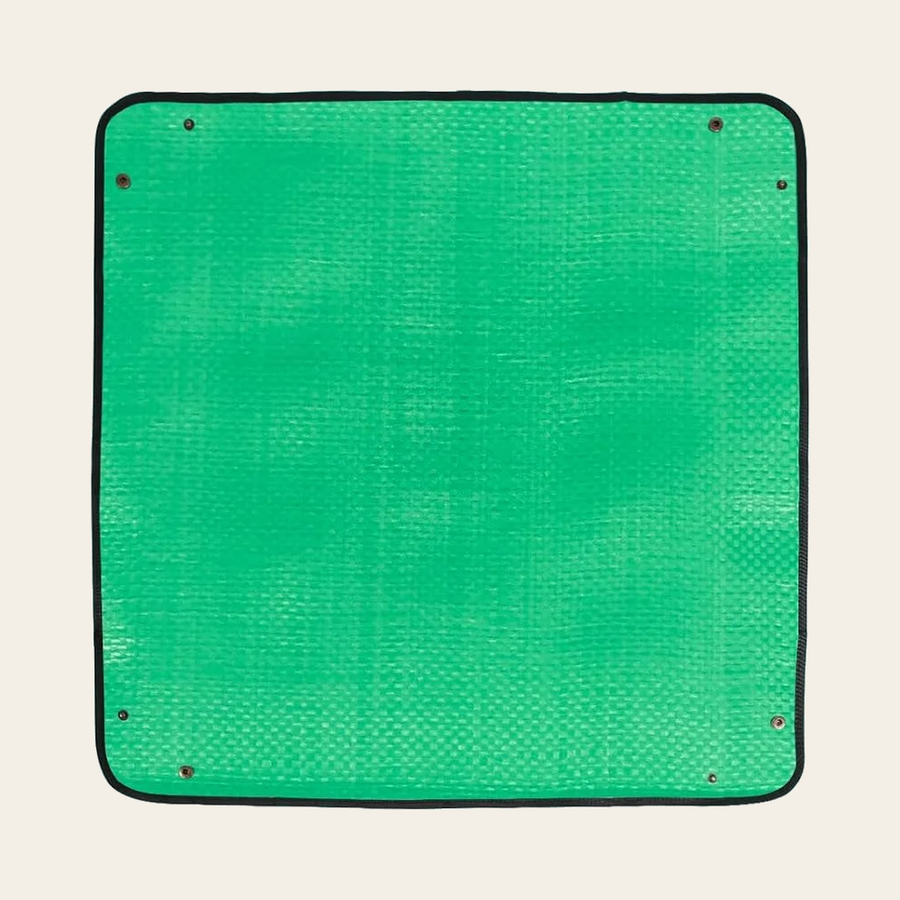 The green repotting mat lying flat, 68 x 68 cm, with a press-snap pair near each corner
